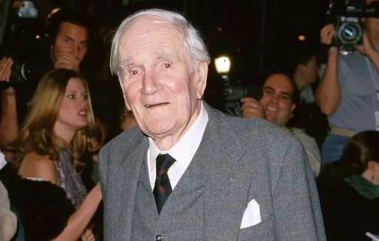 desmond llewelyn